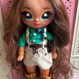 Na Na Surpris Amelia Out Back Stylish Doll with Green Top and Brown Hair